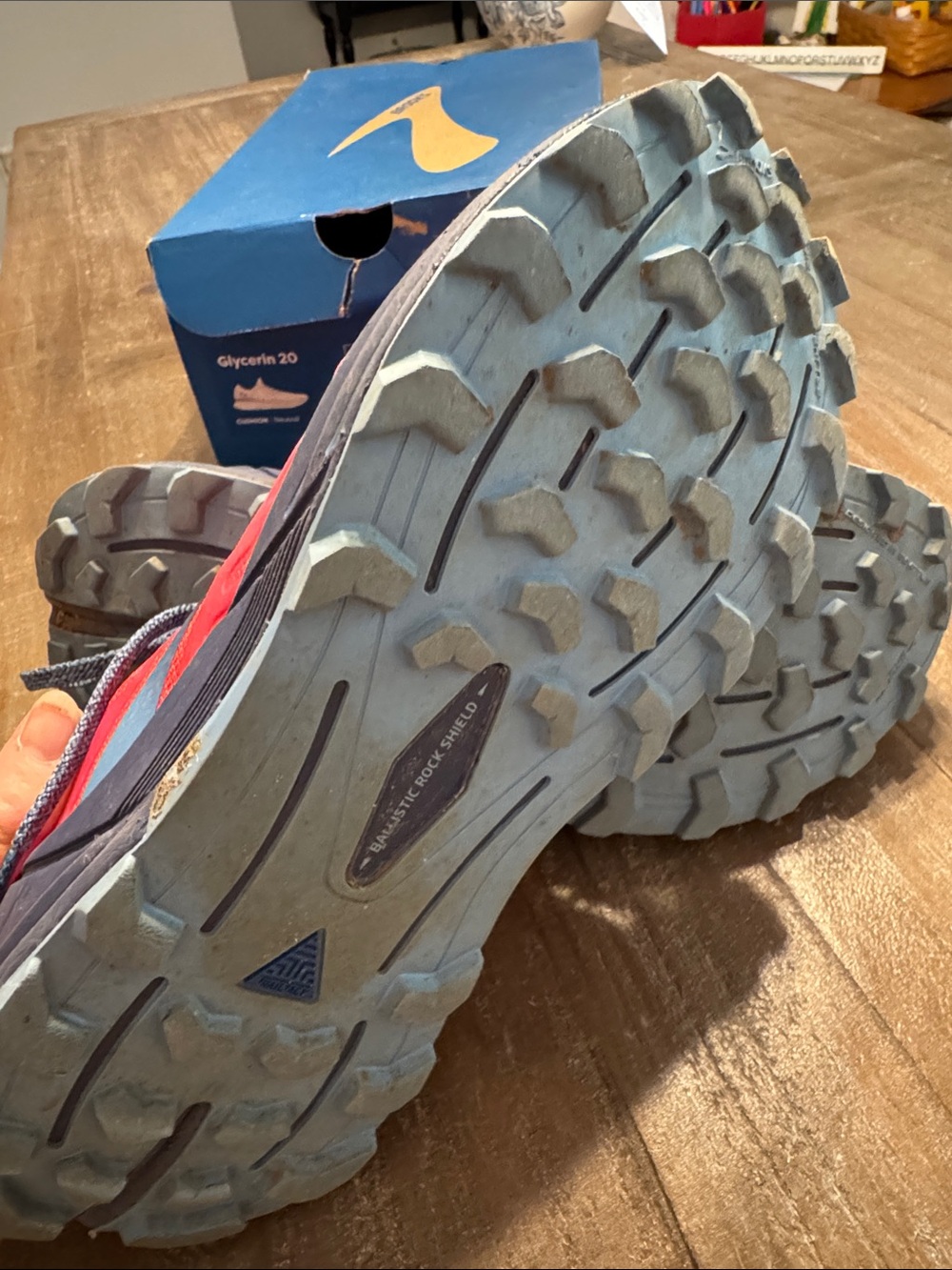 Brooks Women’s Cascadia 16 trail Shoes in Red and dusty blue - Picture 4 of 6